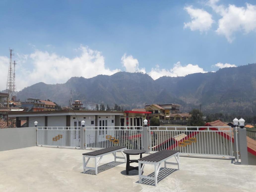 Bromo Otix Guest House Exterior photo